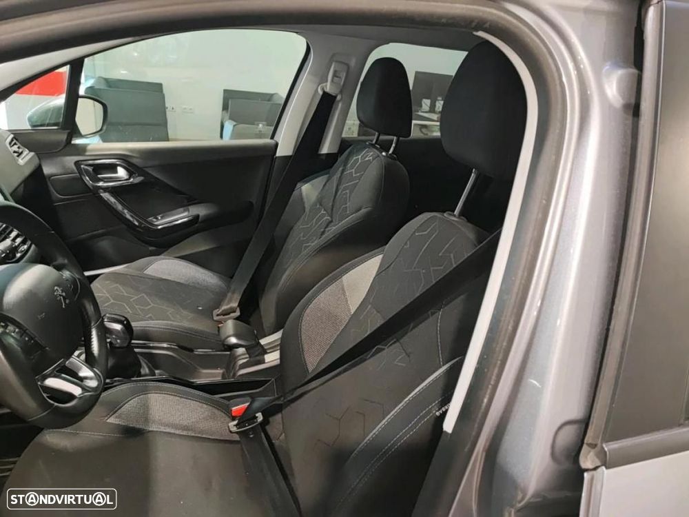 Peugeot 2008 1.5 BlueHDi Signature - 4