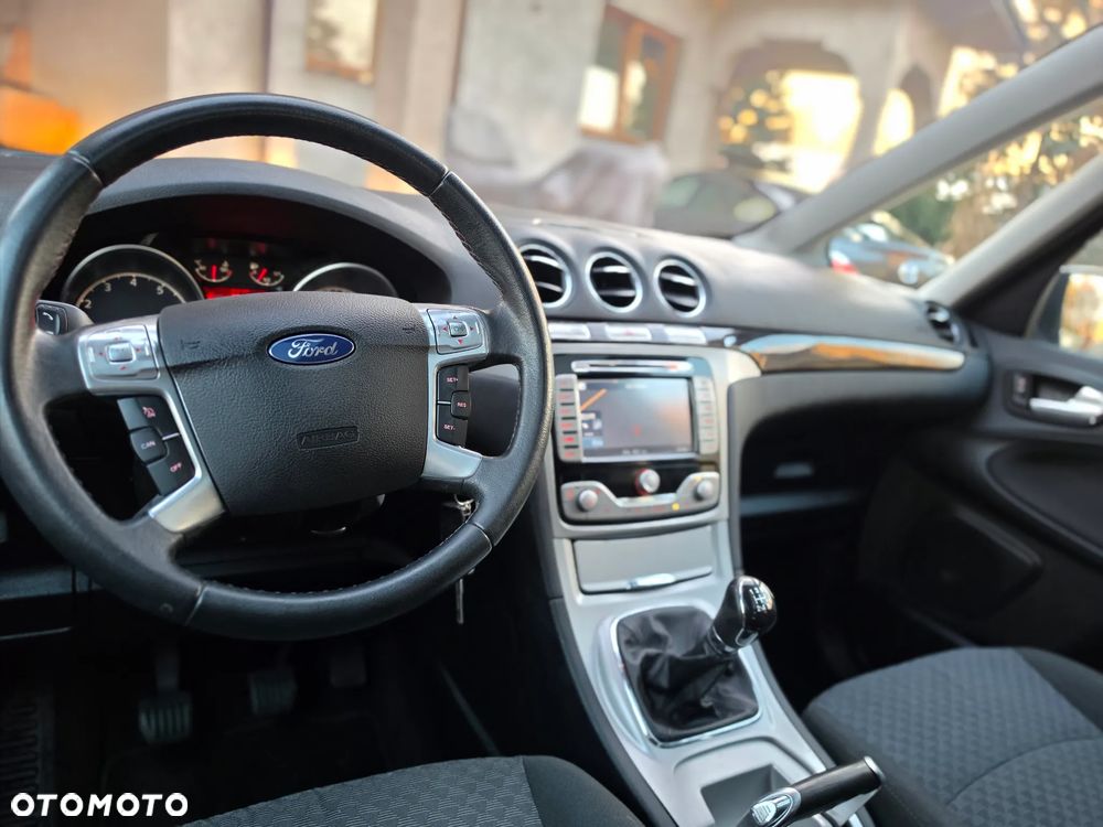 Ford Galaxy - 26