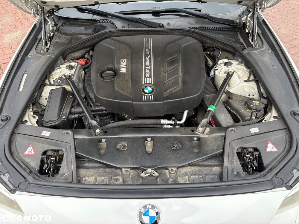 BMW Seria 5 525d xDrive - 31