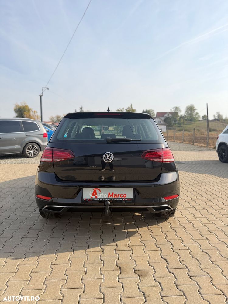 Volkswagen Golf - 10
