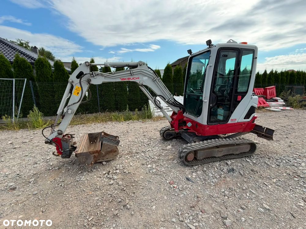 Takeuchi TB225 - 1