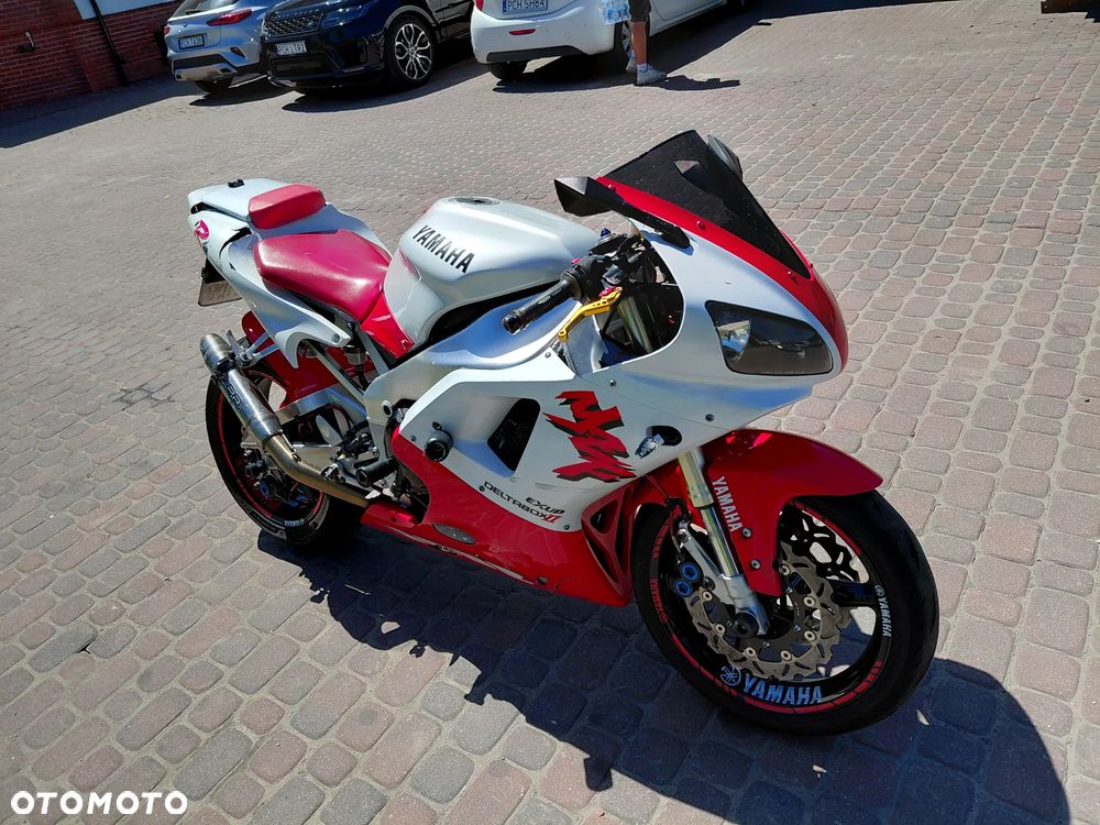 Yamaha R1 - 7