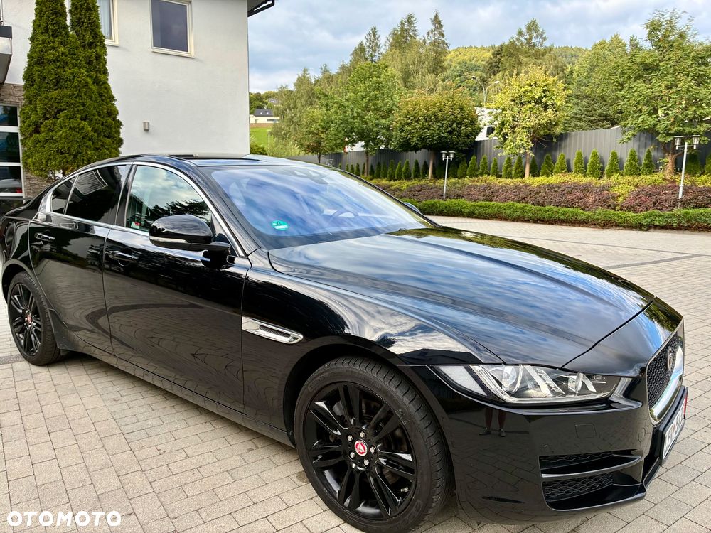 Jaguar XE 20d AWD Portfolio - 6