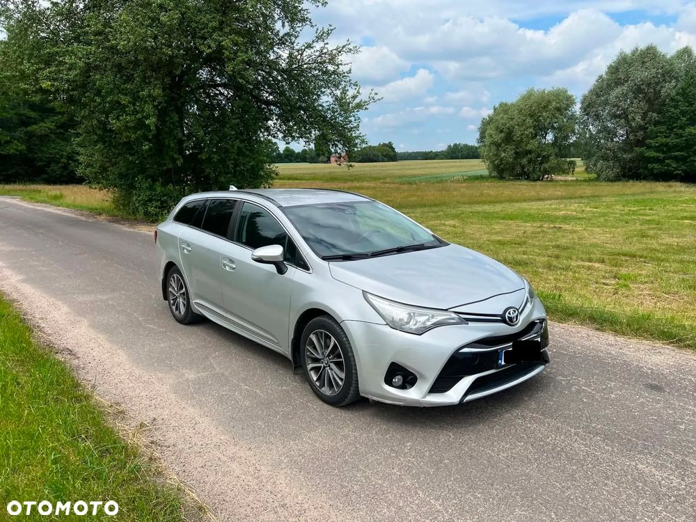 Toyota Avensis 2.0 D-4D Premium - 2