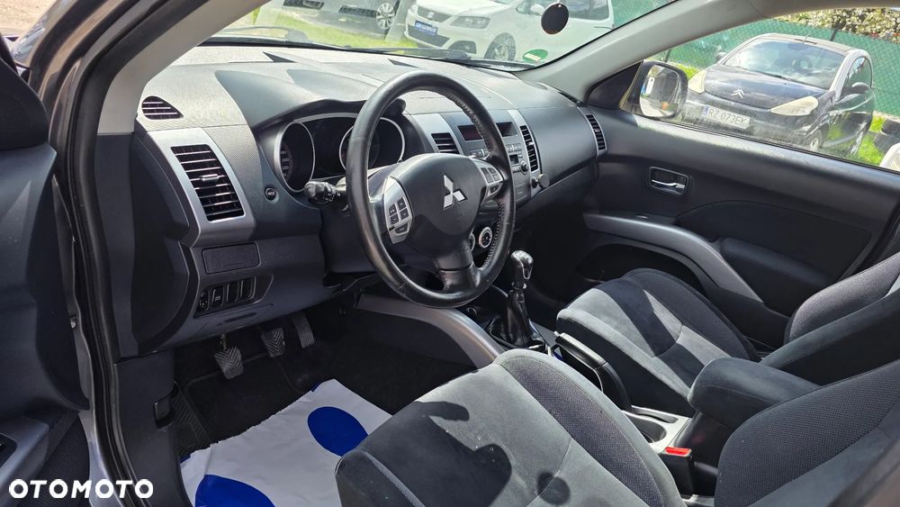 Mitsubishi Outlander 2.0 DI-D 4WD Inform - 13