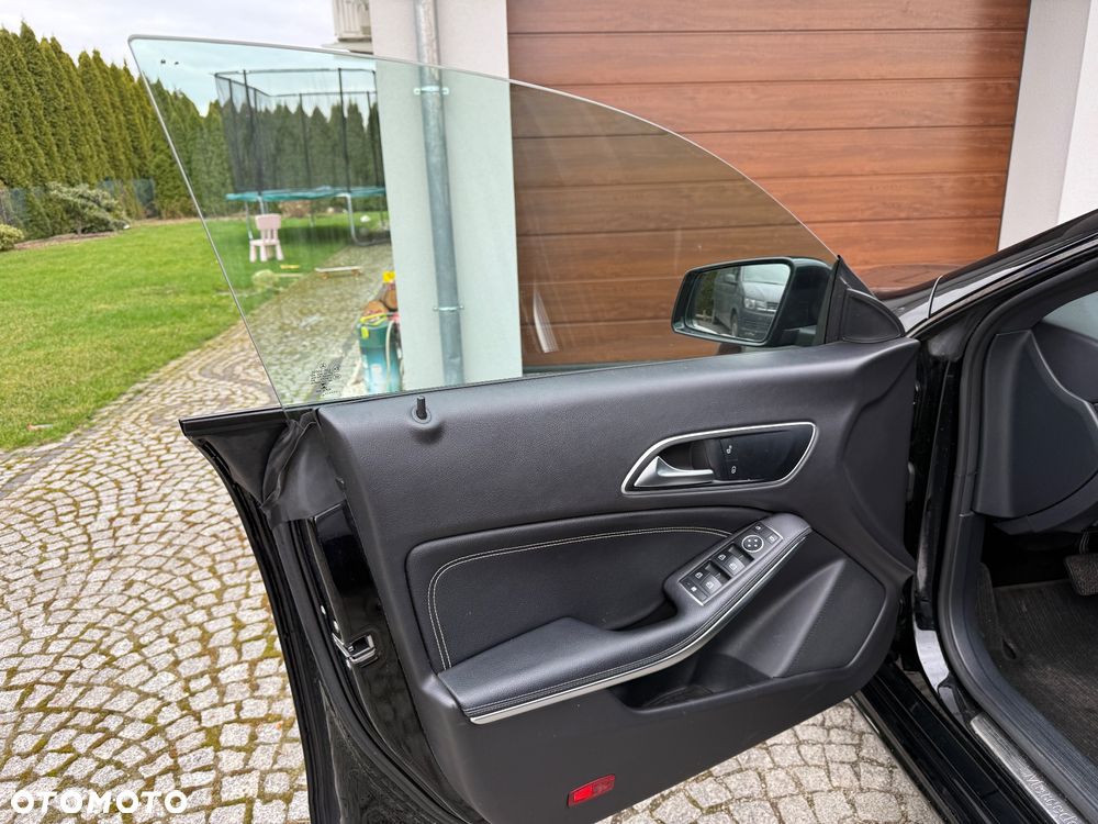 Mercedes-Benz CLA - 24