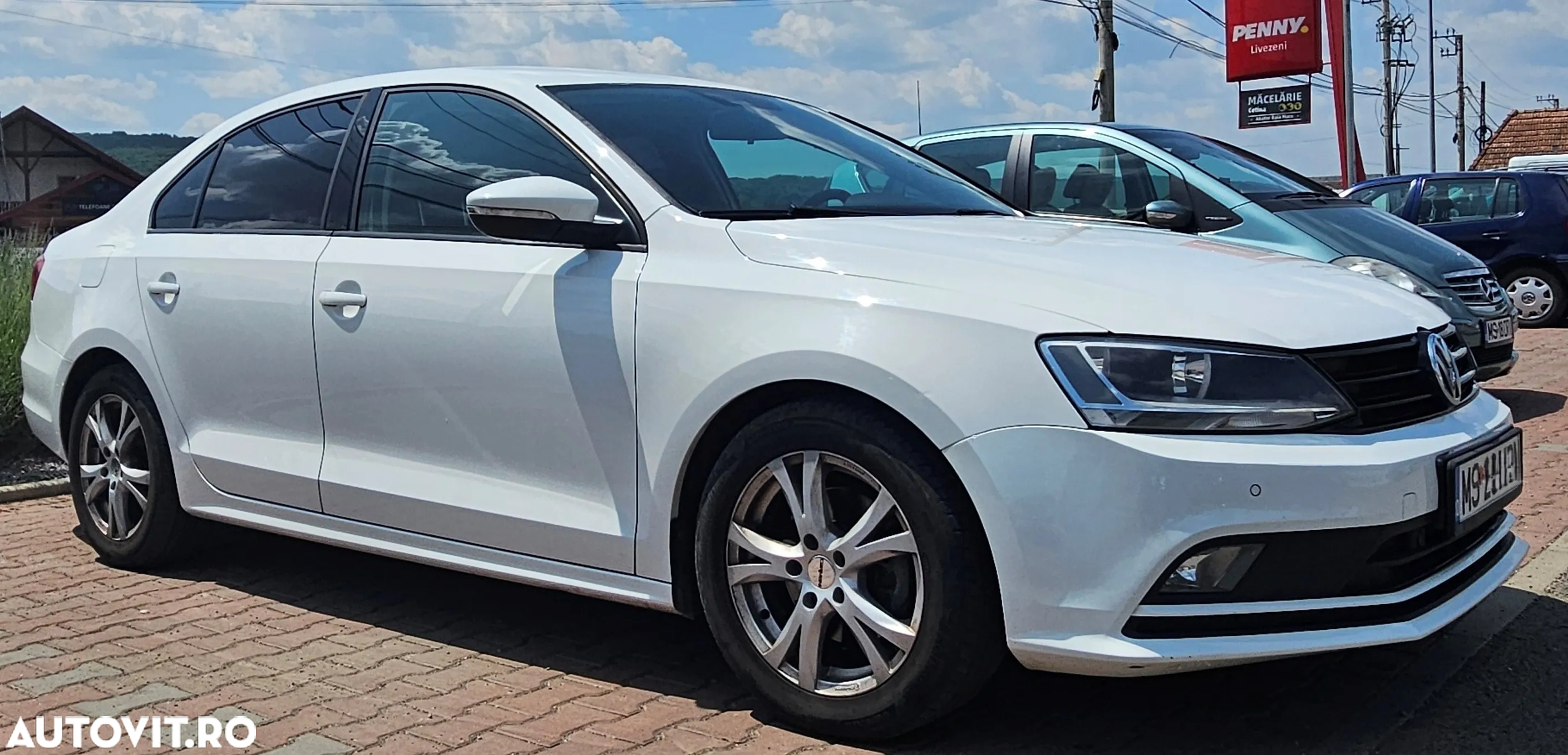 Volkswagen Jetta - 4