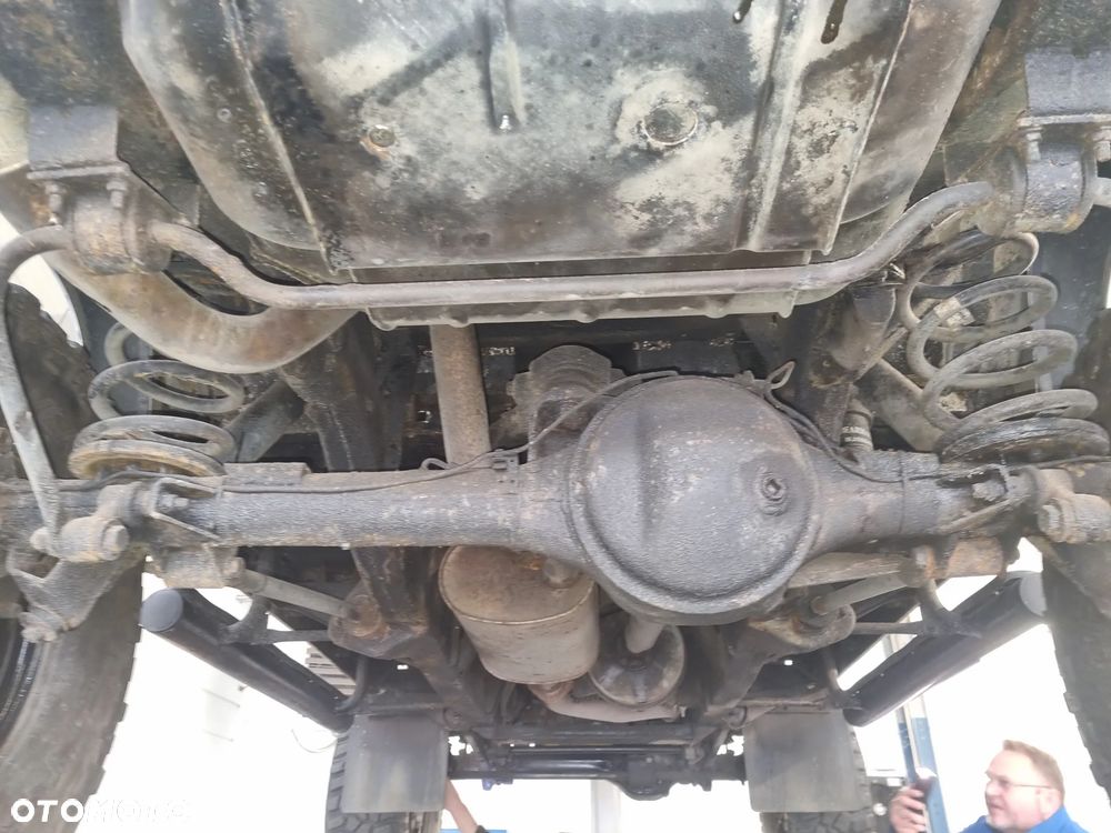 Land Rover Defender 2.4 TD4 SE - 29