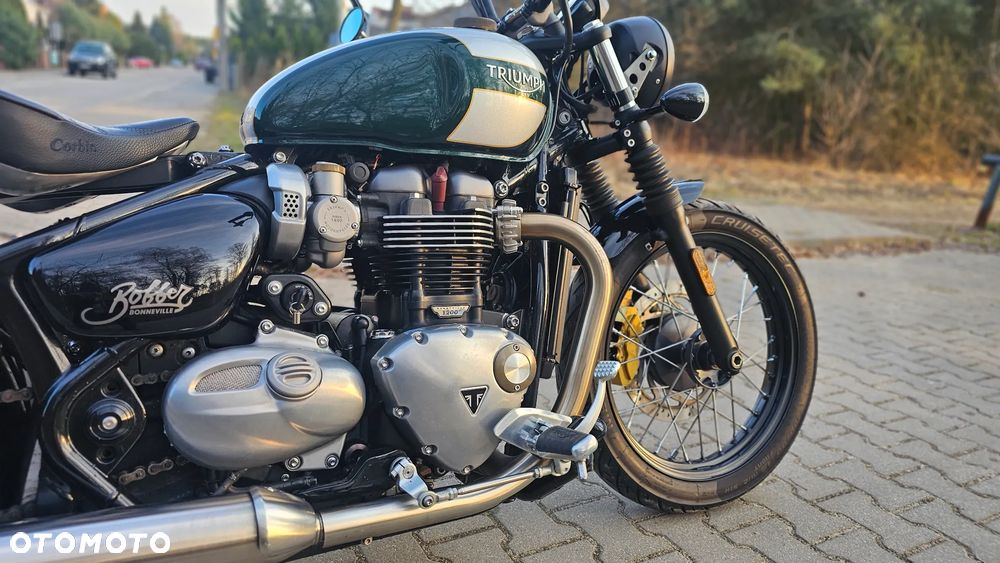 Triumph Bonneville Bobber - 12