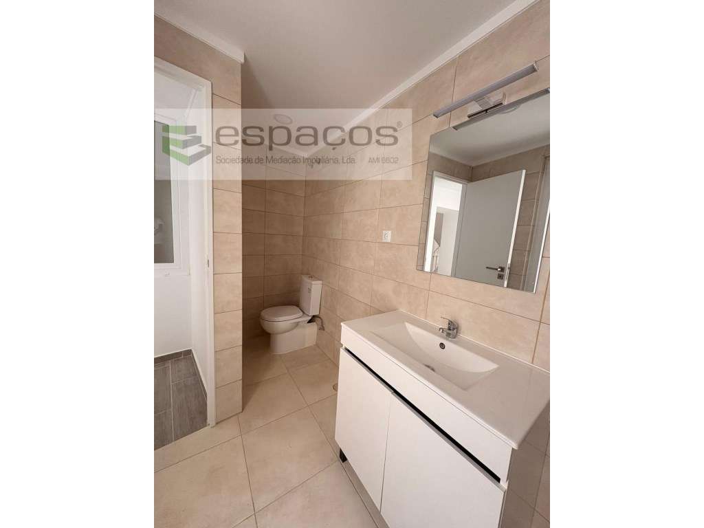 Apartamento remodelado em prédio histórico junto ao comboio - Grande imagem: 5/21