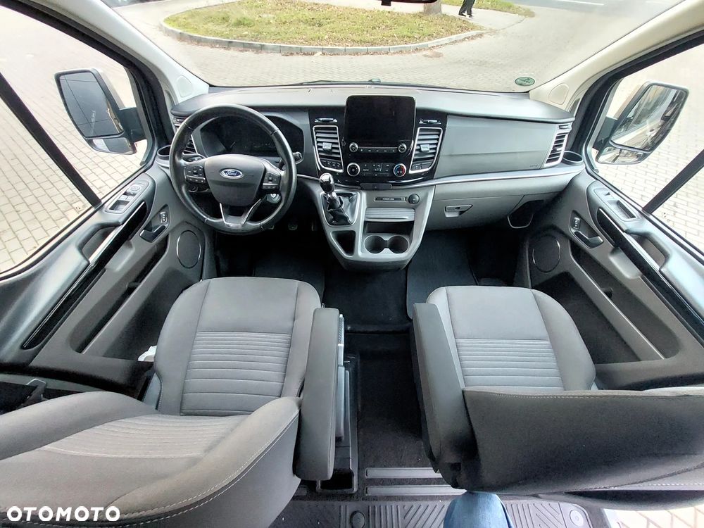 Ford Tourneo Custom - 12