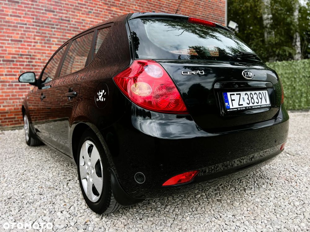 Kia Ceed - 34