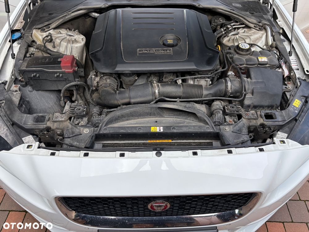 Jaguar XE 2.0 D Prestige - 29