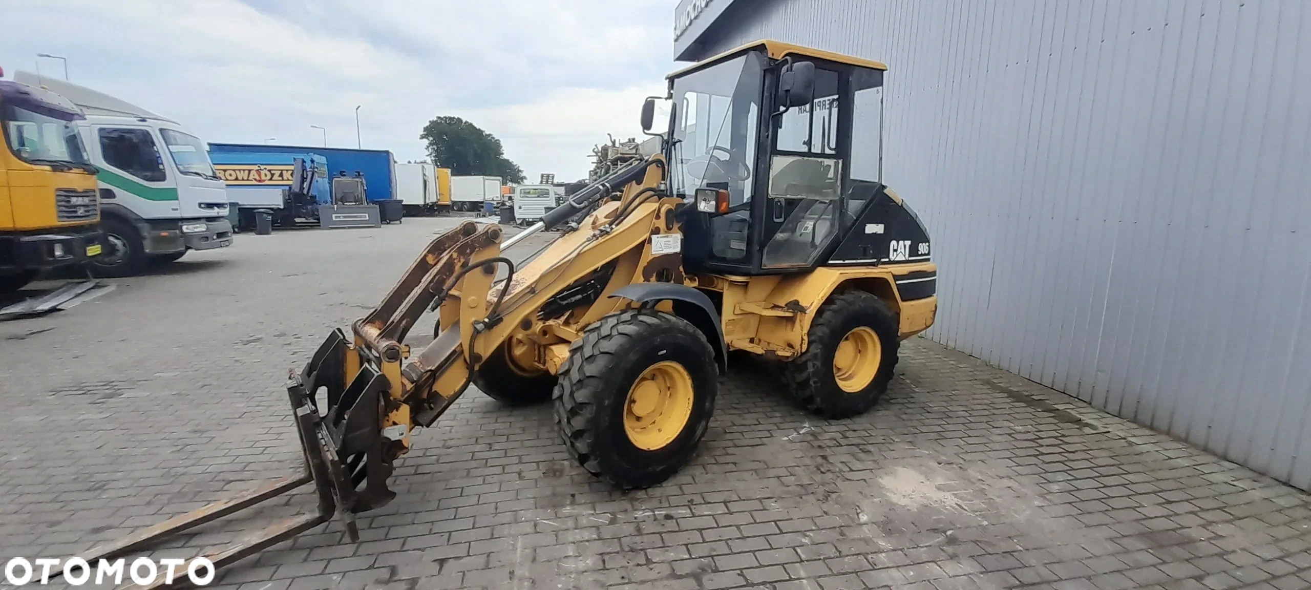 Caterpillar 906 - 13