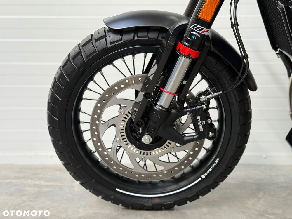 Husqvarna Svartpilen - 25