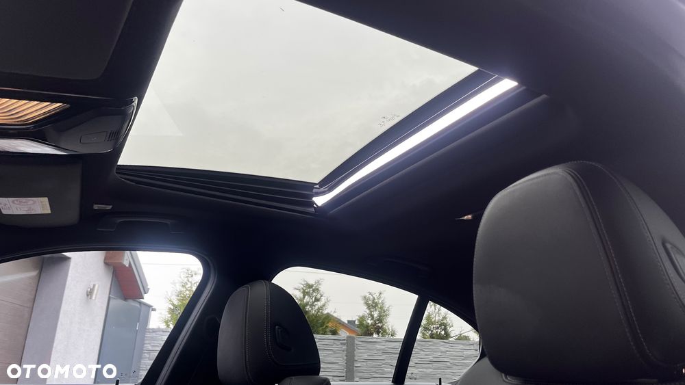 BMW Seria 3 330e PHEV sport - 32