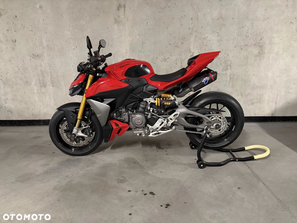Ducati Streetfighter V2 - 2