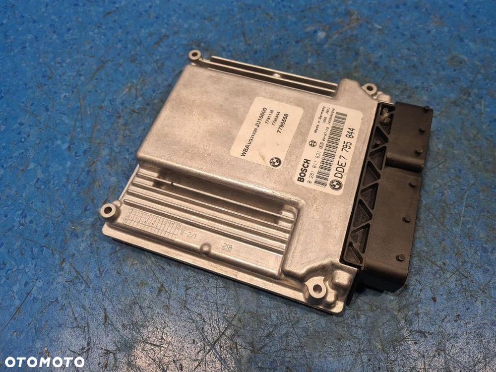 BMW 118 E87 2.0D  STEROWNIK SILNIKA 0281011631 - 2