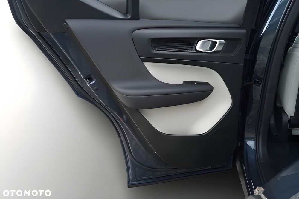 Volvo XC 40 B3 Plus Dark - 10