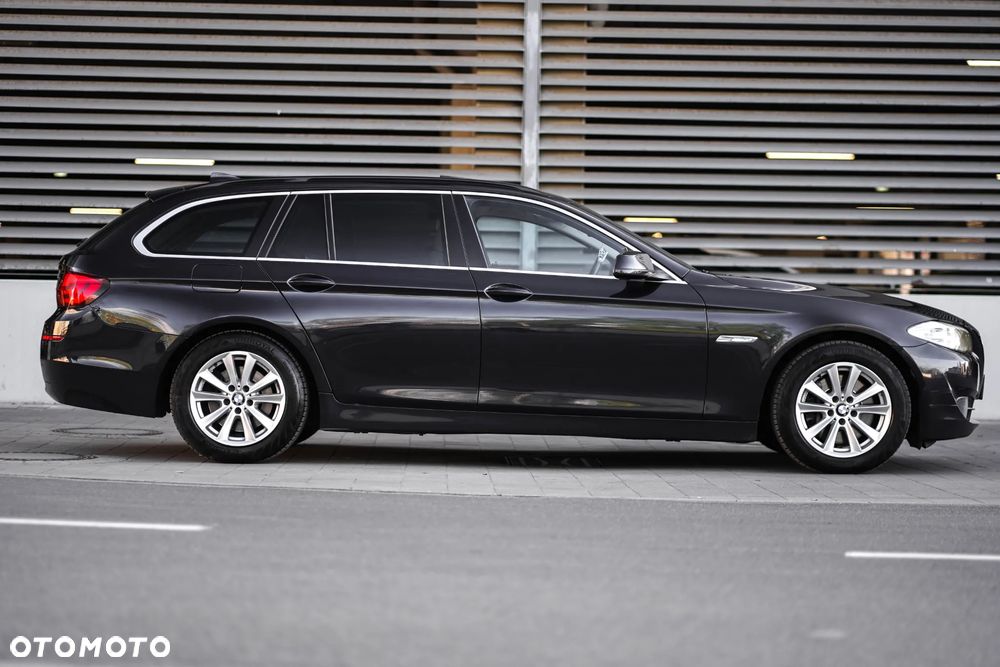 BMW Seria 5 525d xDrive Luxury Line - 3