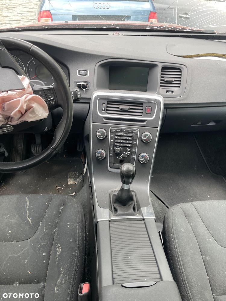 Volvo V60 D2 Momentum - 11