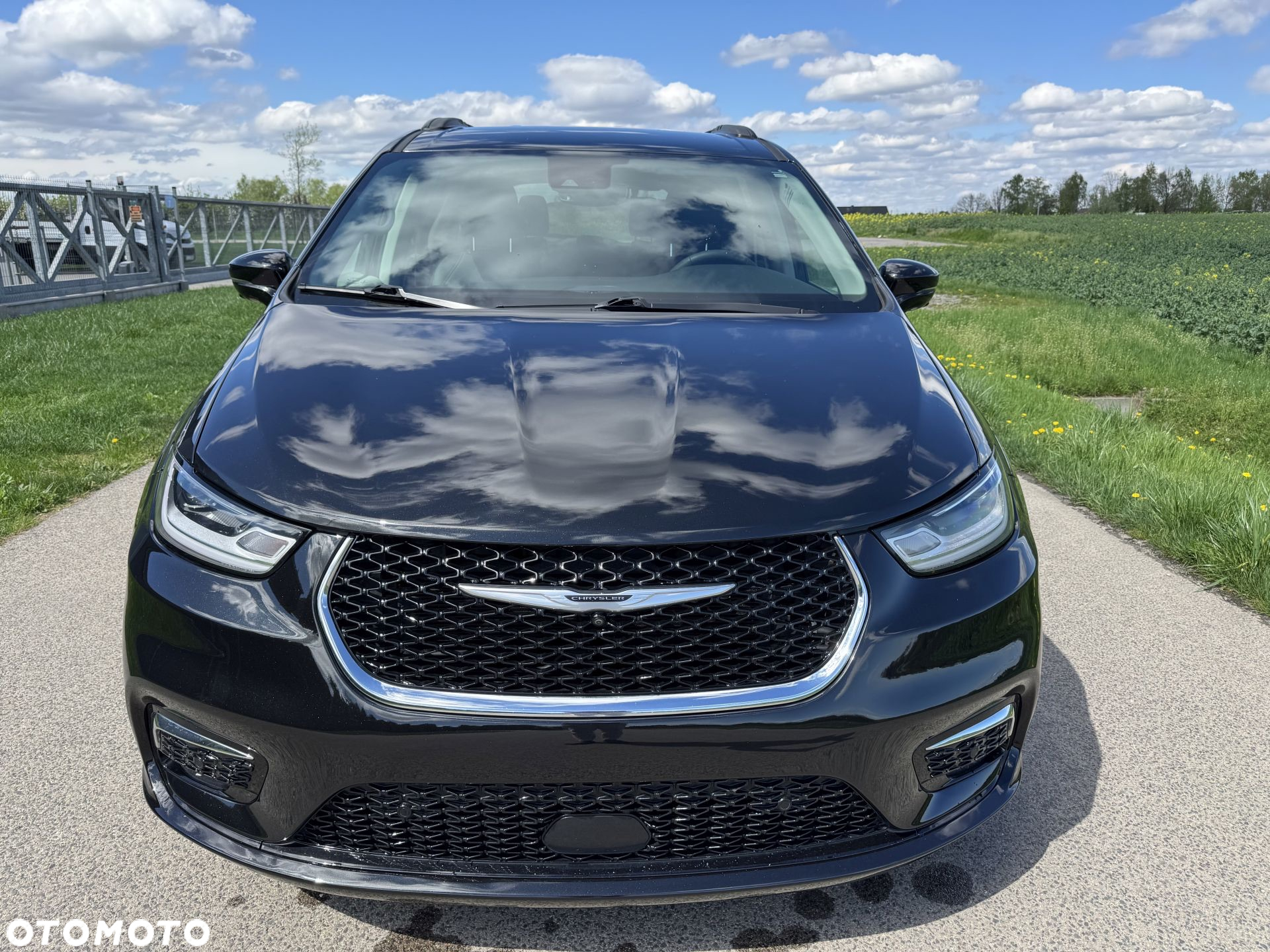 Chrysler Pacifica - 2