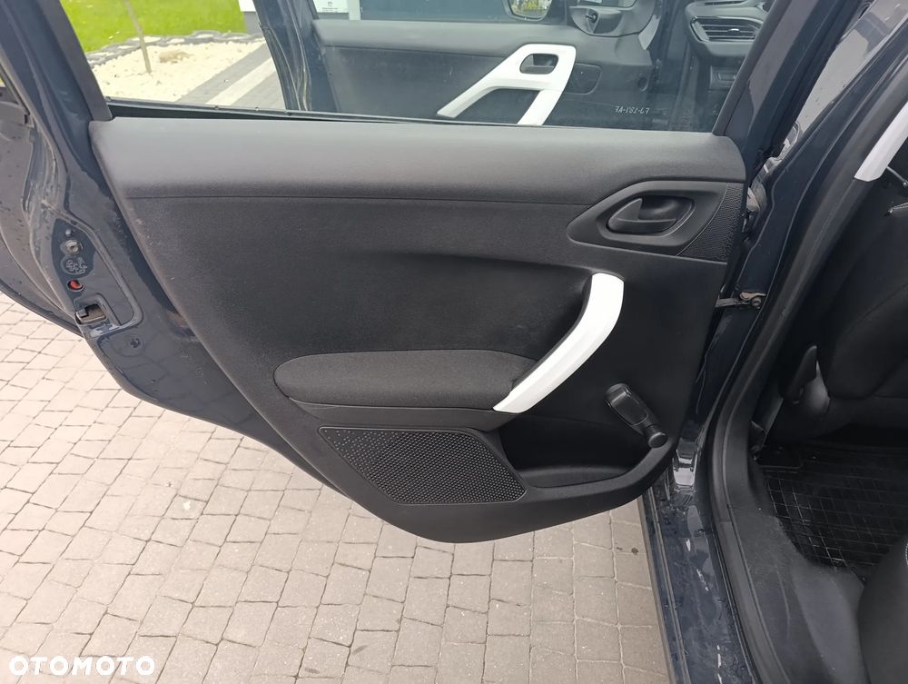 Peugeot 208 - 16