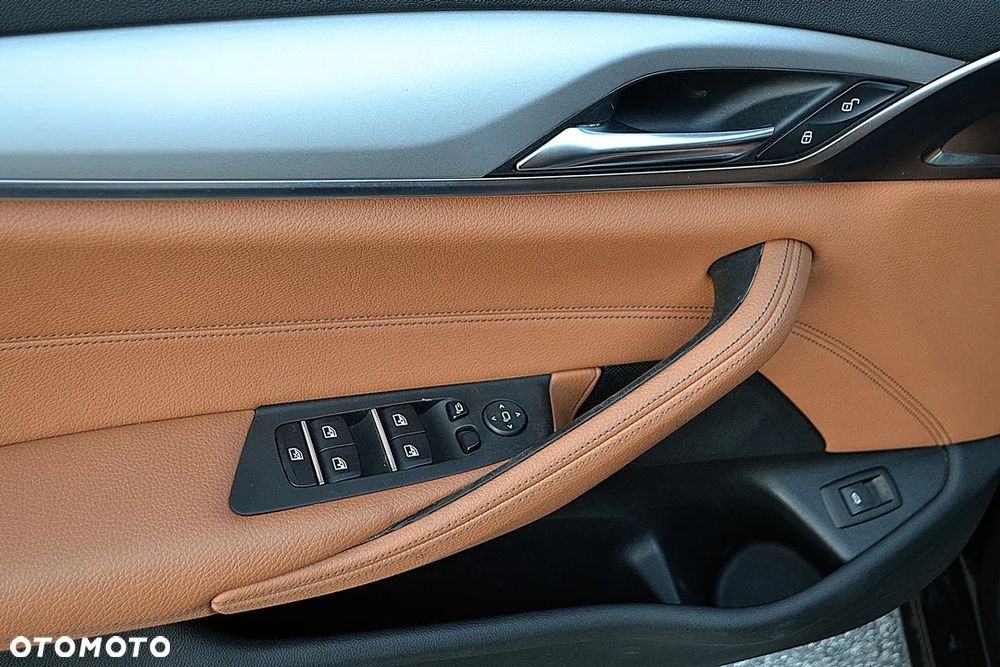 BMW Seria 5 520d Luxury Line sport - 13