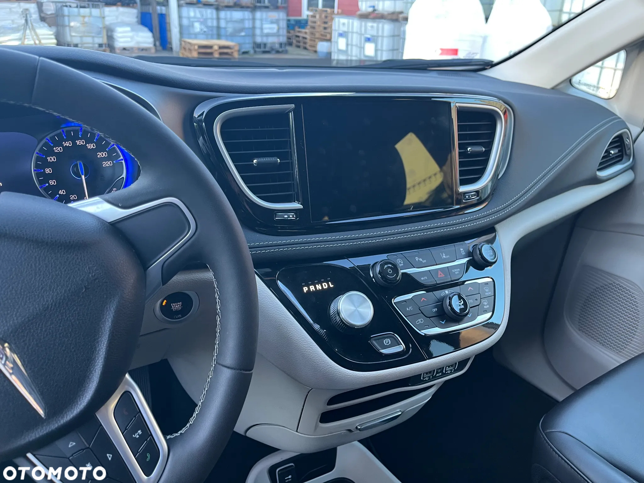 Chrysler Pacifica - 8