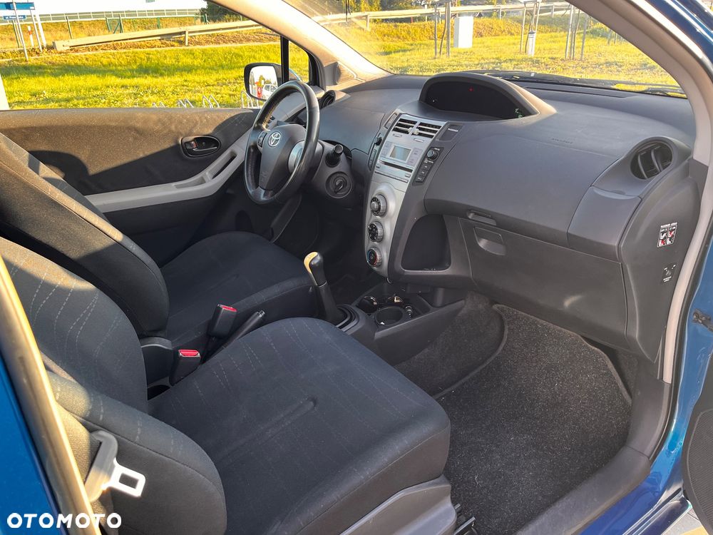 Toyota Yaris 1.3 - 7