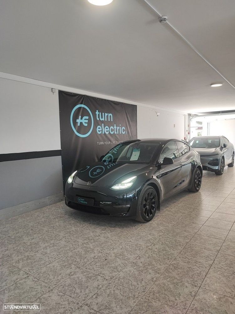 Tesla Model Y Long Range Dual Motor AWD — fotografia 2