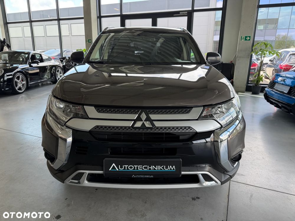 Mitsubishi Outlander 2.0 Invite + 2WD - 2