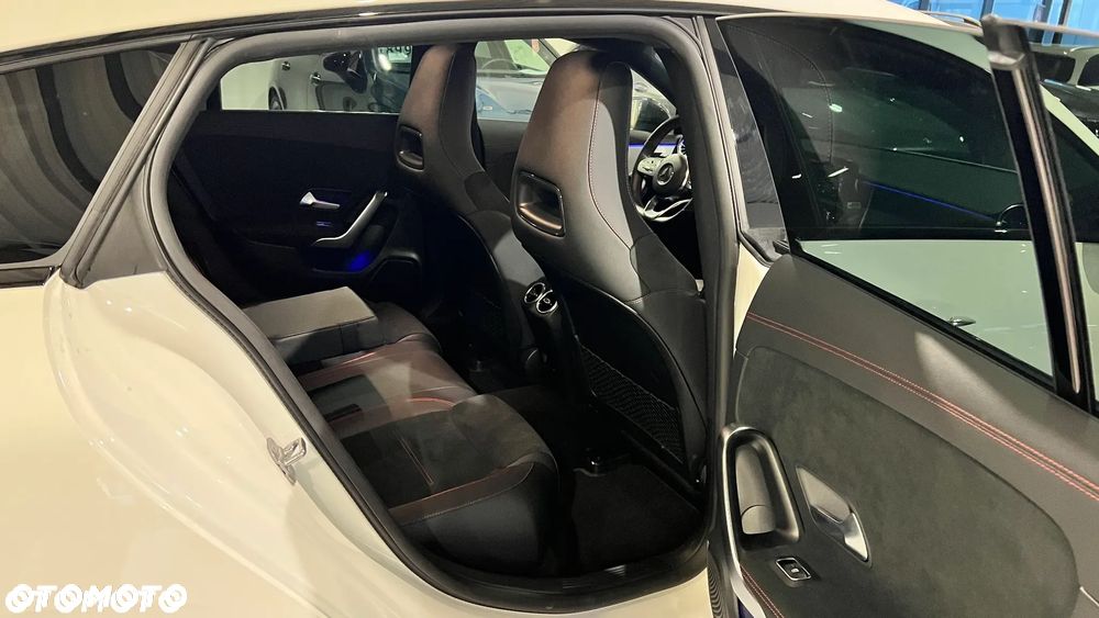 Mercedes-Benz CLA 200 AMG Line 7G-DCT - 22