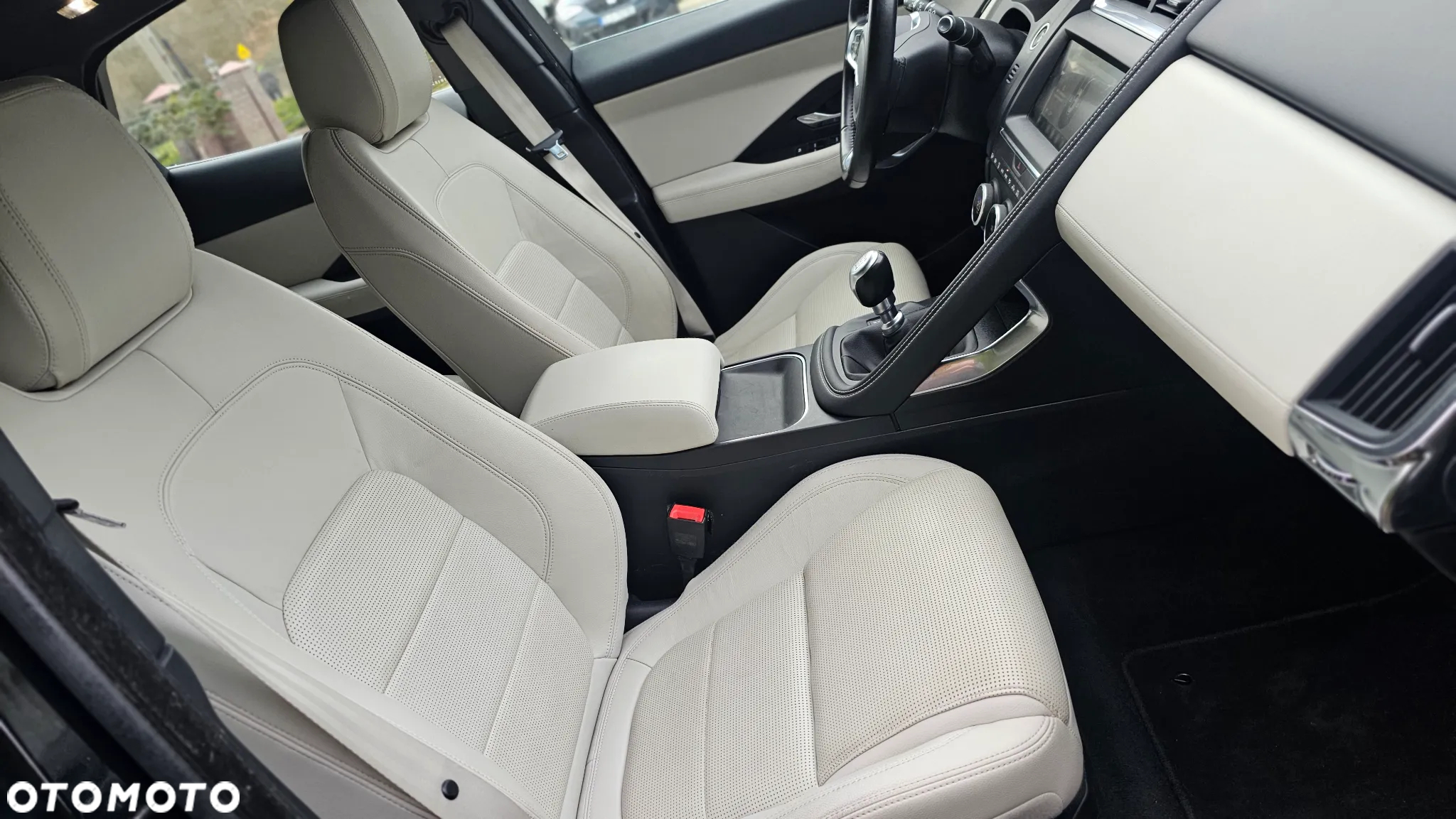 Jaguar E-Pace 2.0 i4D AWD R-Dynamic S - 15