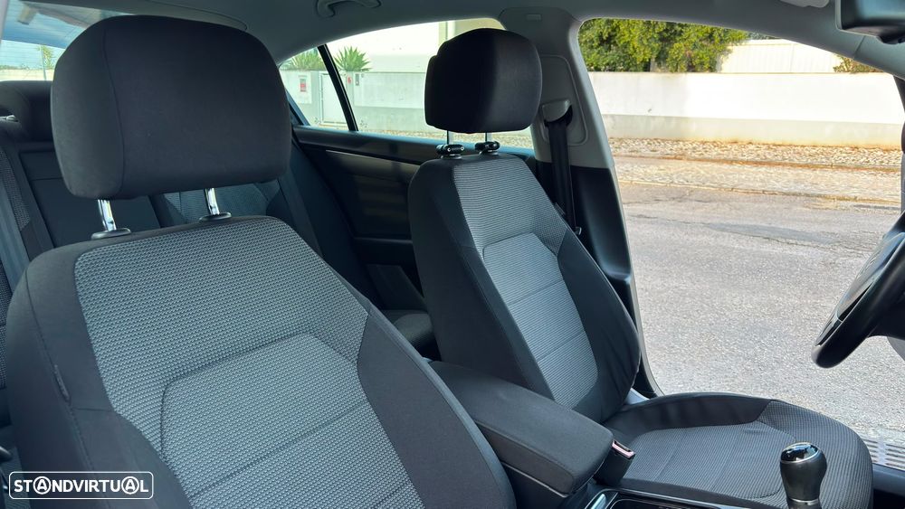 VW Passat 1.6 TDI BlueMotion - 9