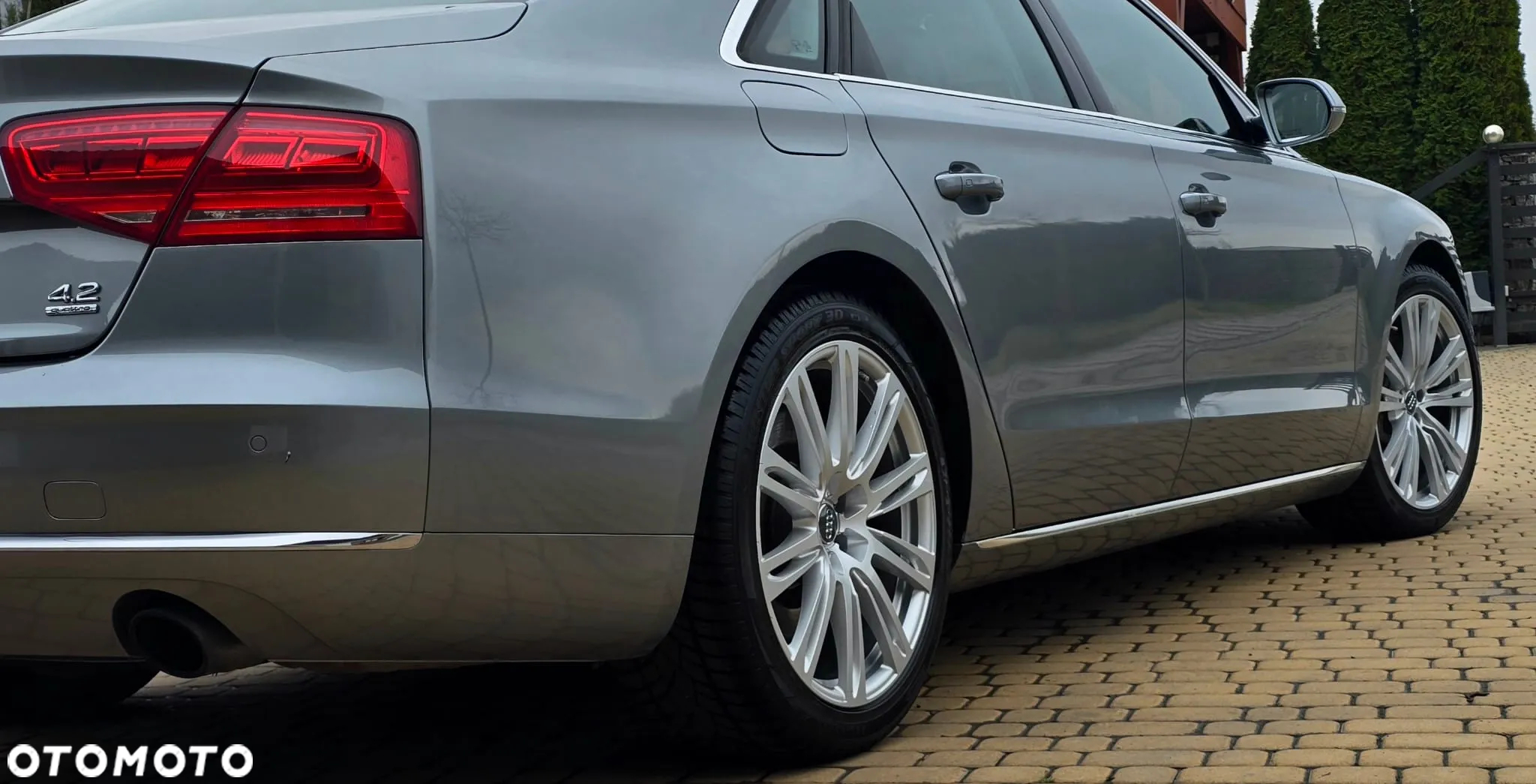 Audi A8 4.2 FSI Quattro - 2