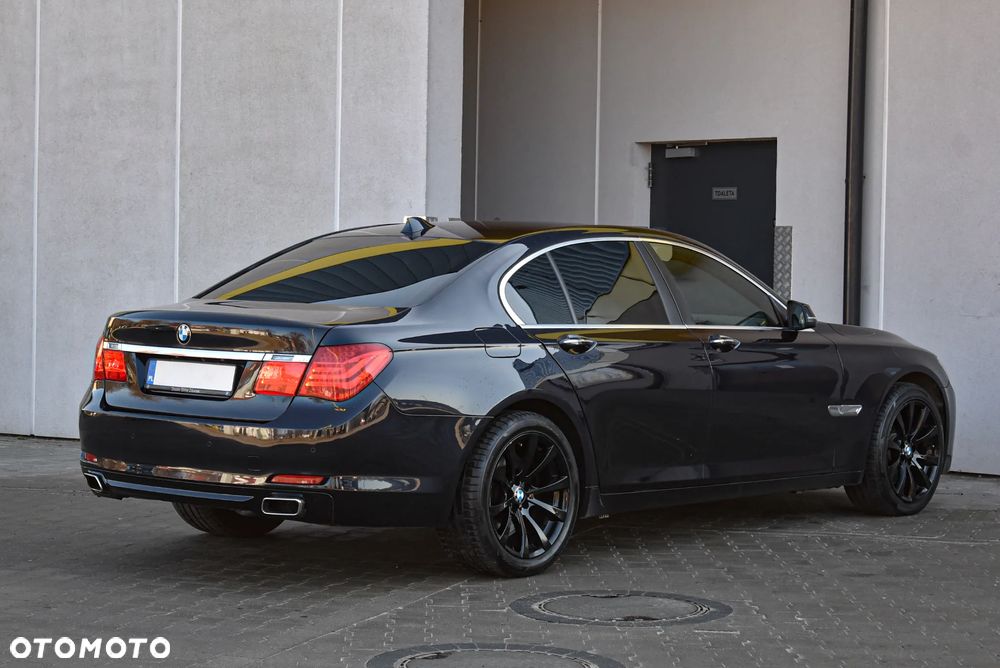 BMW Seria 7 740d Edition Exclusive - 25