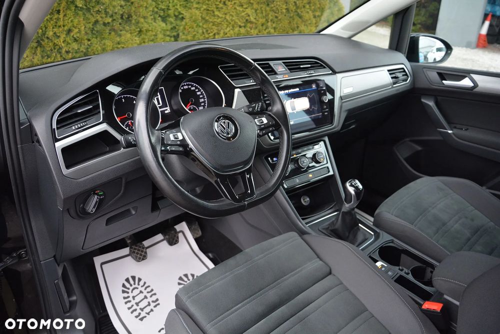 Volkswagen Touran 2.0 TDI BMT Comfortline - 9