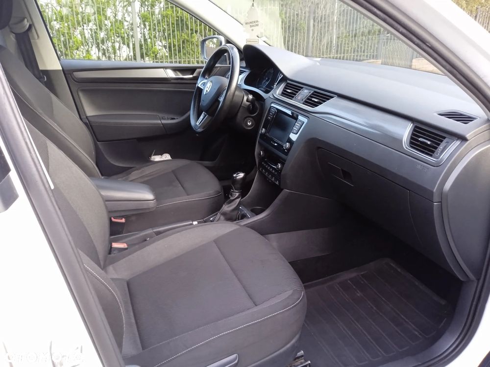 Skoda RAPID - 12