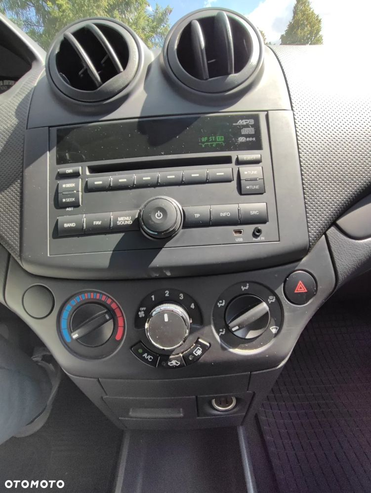 Chevrolet Aveo 1.2 16V Base / Classic - 21