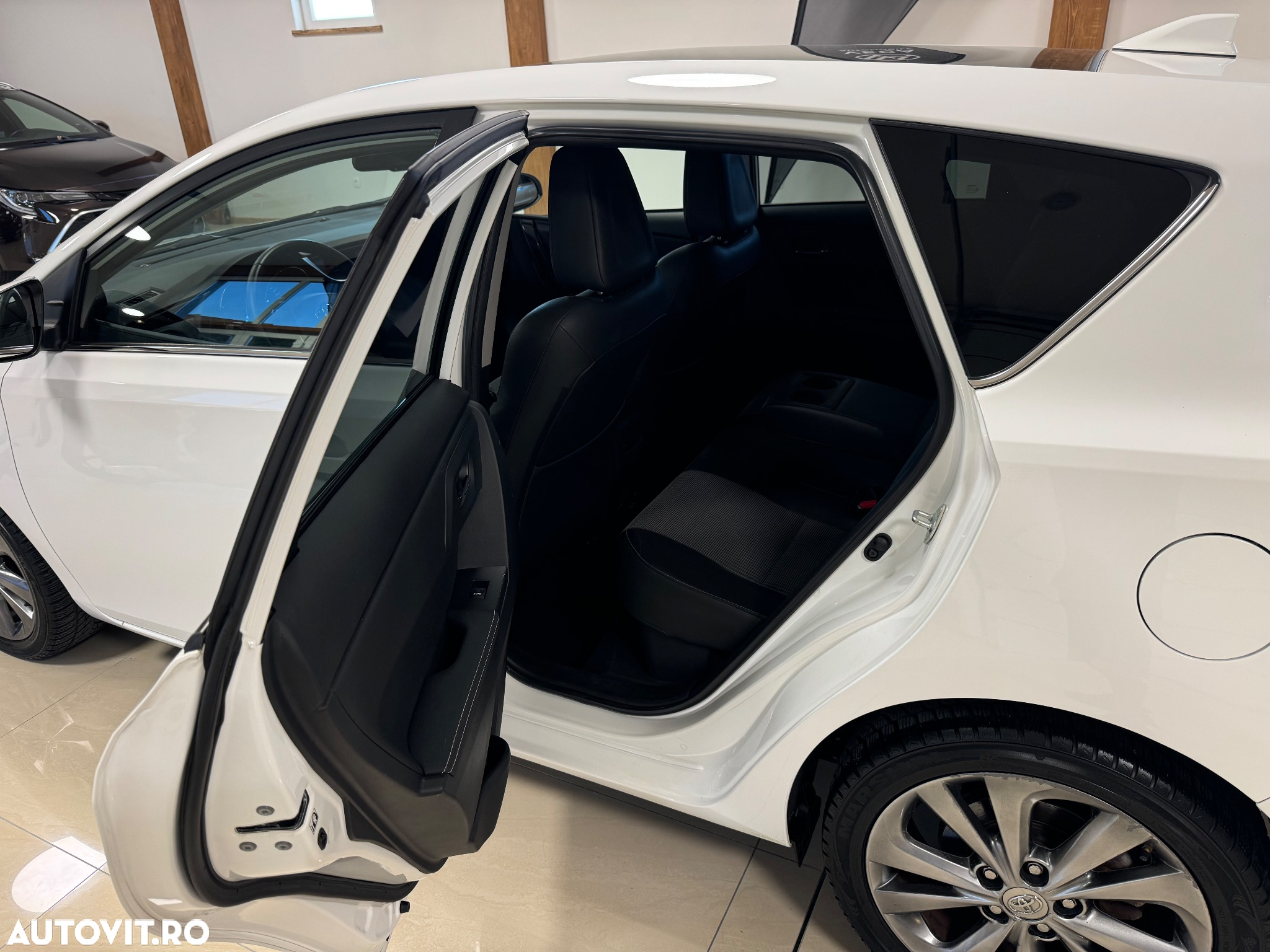 Toyota Auris 1.8 L VVT-i Hybrid Luna - 18