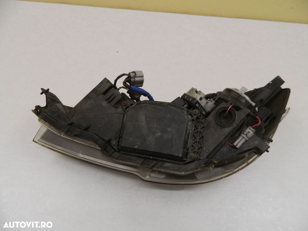 Far dreapta Subaru Outback facelift xenon,  2012, 2013, 2014. - 5