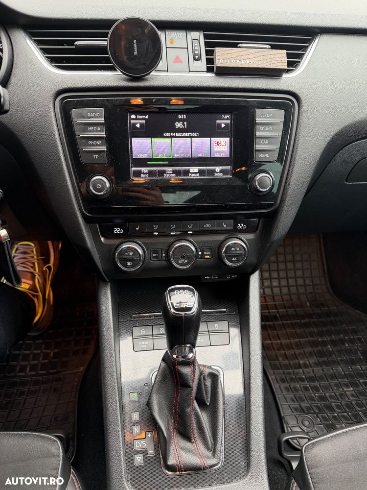 Skoda Octavia 2.0 TDI DSG RS - 9