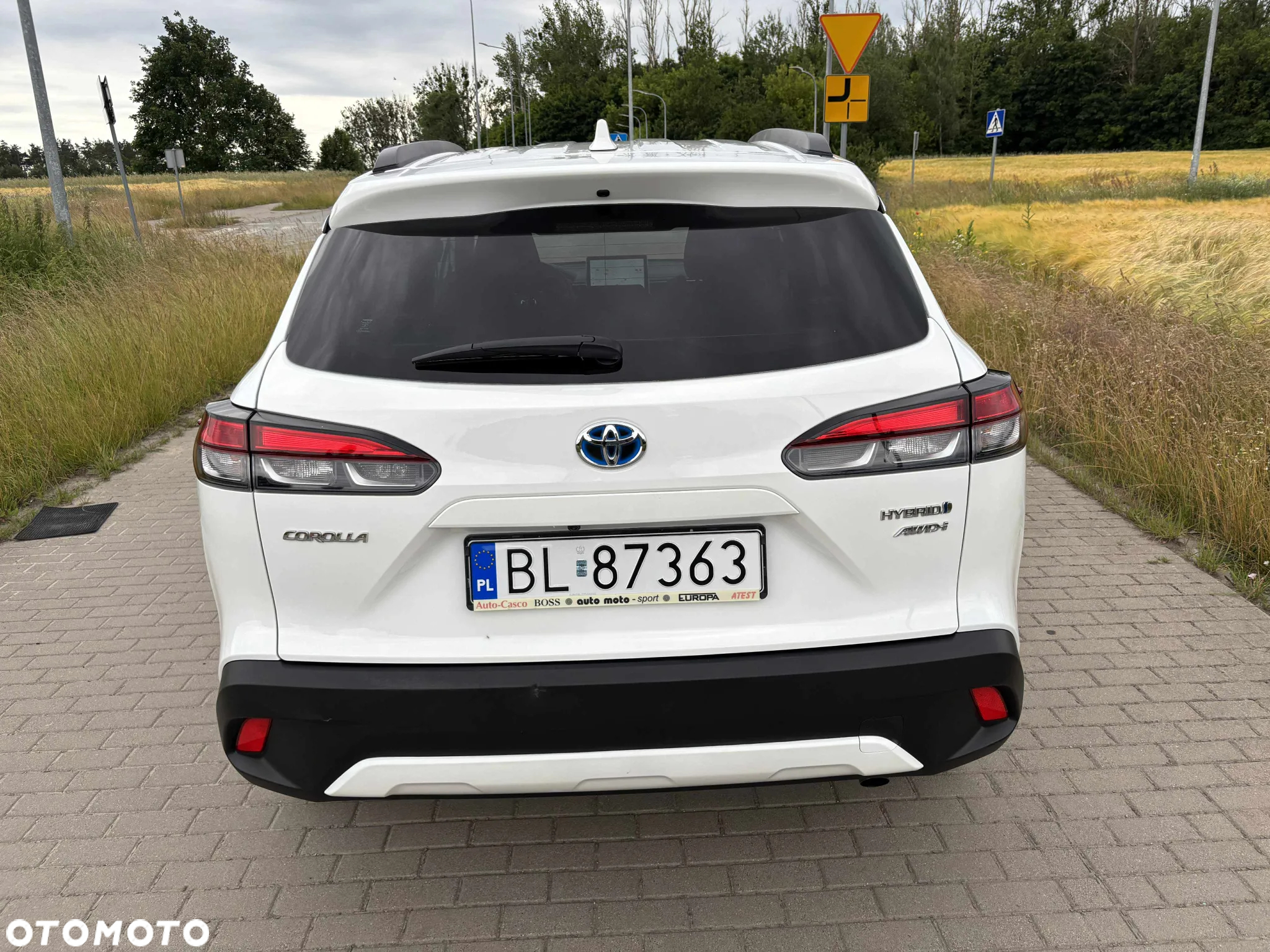 Toyota Corolla Cross 2.0 Hybrid Executive AWD - 9