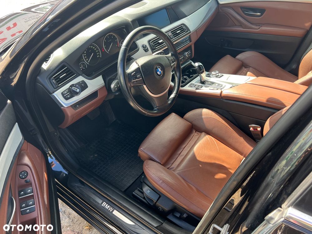 BMW Seria 5 530d xDrive - 31