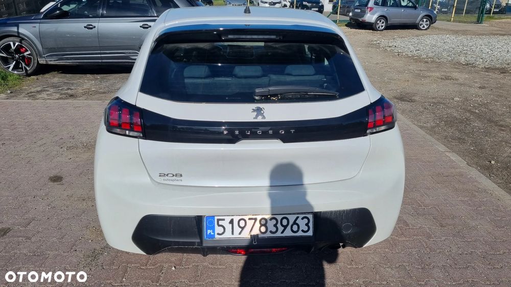 Peugeot 208 - 8