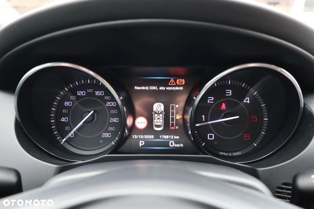 Jaguar XE 20d Prestige - 17