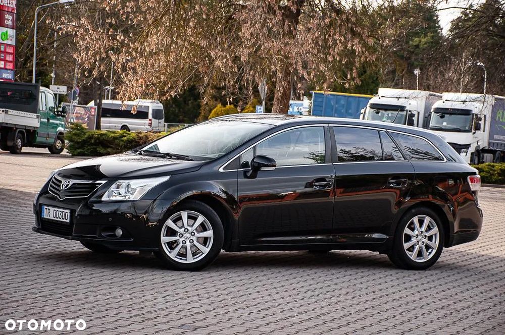 Toyota Avensis 2.2 D-4D X - 11