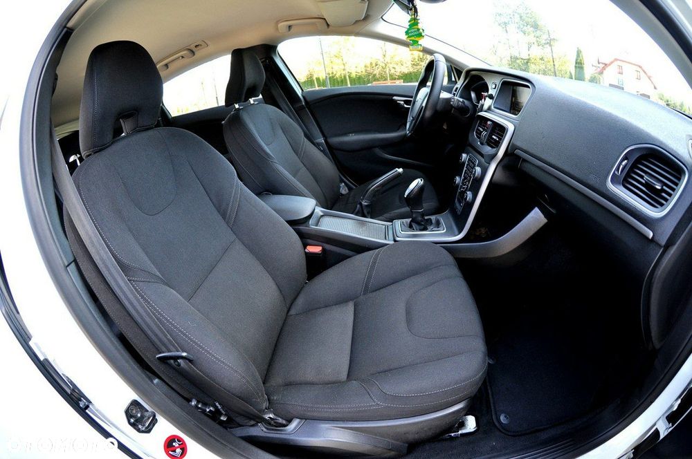 Volvo V40 D2 Momentum - 8