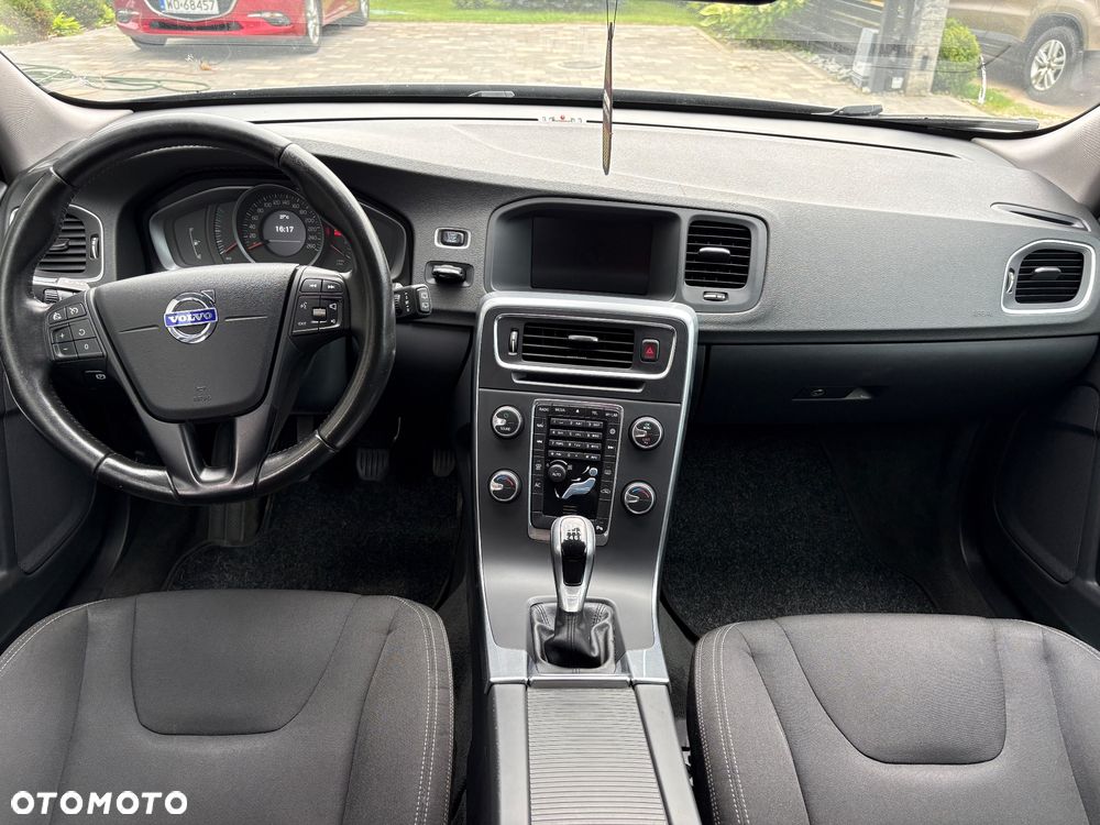 Volvo V60 D2 Drive-E Momentum - 17